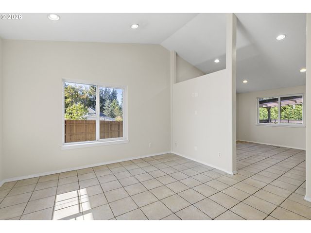 20003 TORREY PINES Ct, Oregon City, OR 97045
