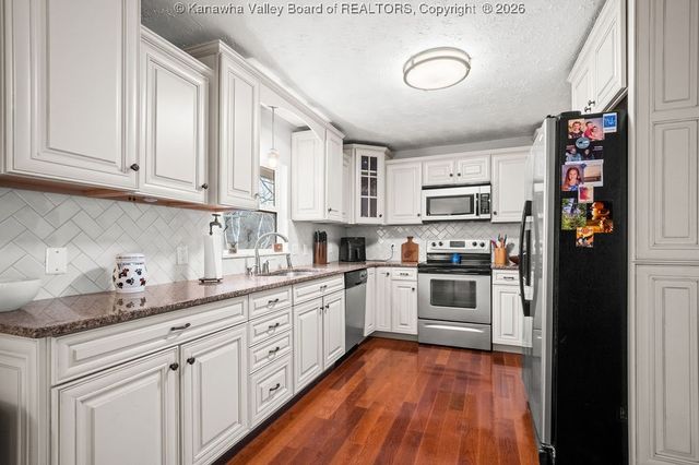 218 Pine Circle, Dunbar, WV 25064