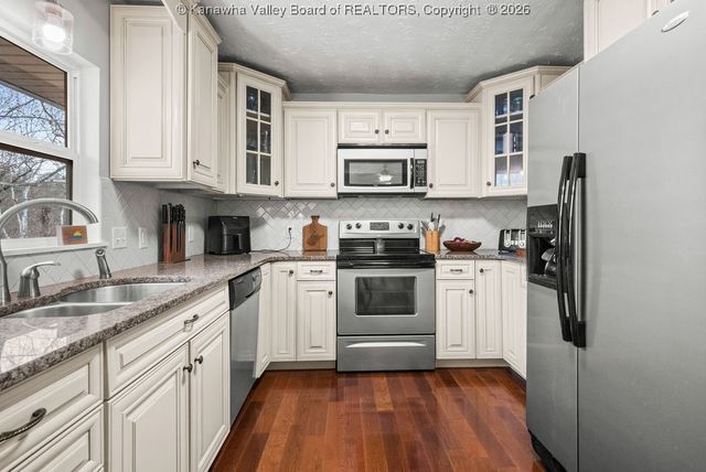 218 Pine Circle, Dunbar, WV 25064