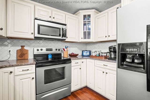 218 Pine Circle, Dunbar, WV 25064