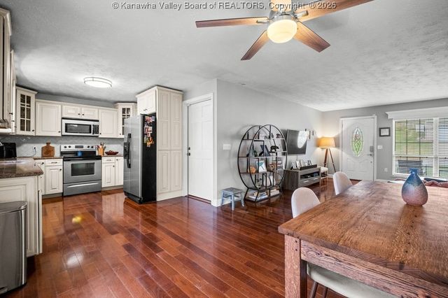 218 Pine Circle, Dunbar, WV 25064