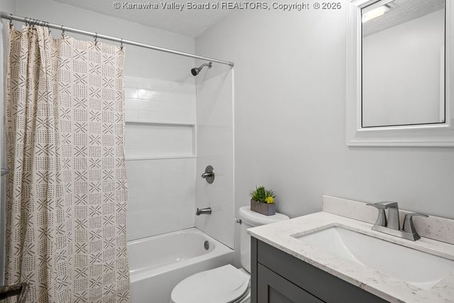 218 Pine Circle, Dunbar, WV 25064