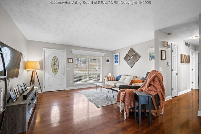 218 Pine Circle, Dunbar, WV 25064