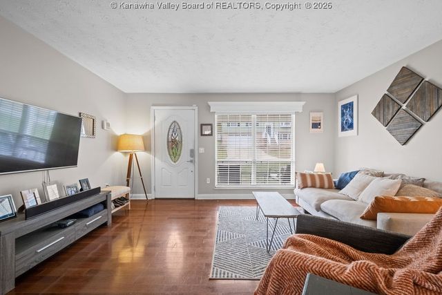 218 Pine Circle, Dunbar, WV 25064