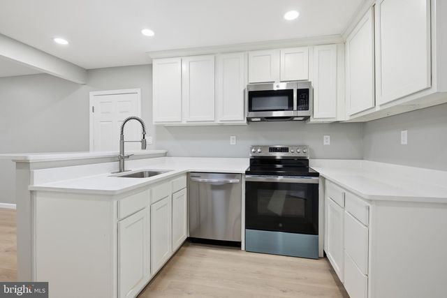2137 VEALE, Wilmington, DE 19810