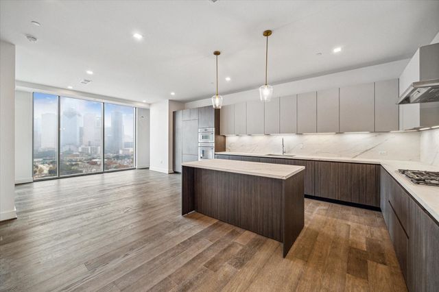 1711 Allen Parkway 1806, Houston, TX 77019