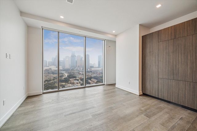 1711 Allen Parkway 1806, Houston, TX 77019