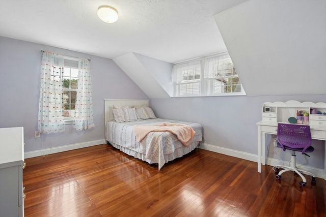 5 Elm St, Northbridge, MA 01588