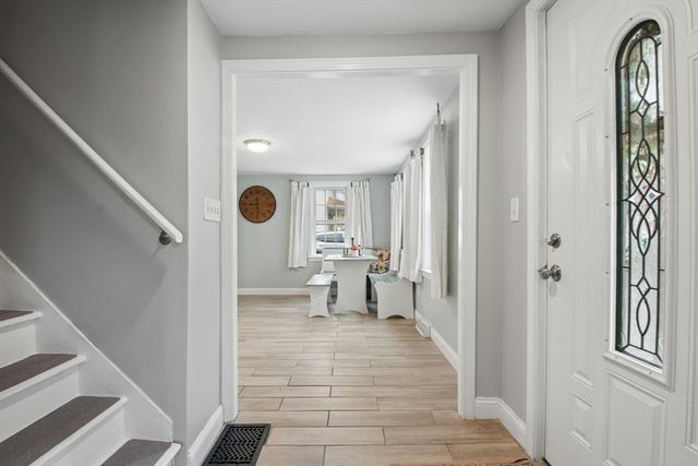 5 Elm St, Northbridge, MA 01588