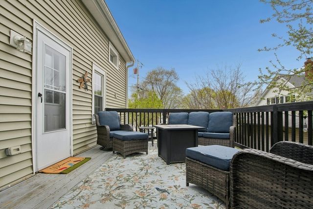 5 Elm St, Northbridge, MA 01588