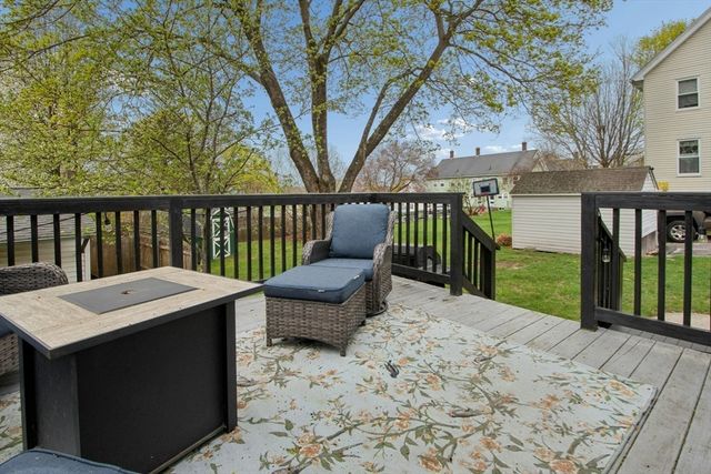 5 Elm St, Northbridge, MA 01588