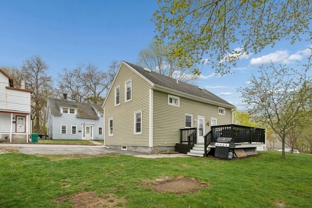 5 Elm St, Northbridge, MA 01588