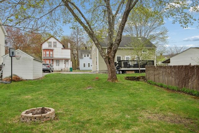 5 Elm St, Northbridge, MA 01588