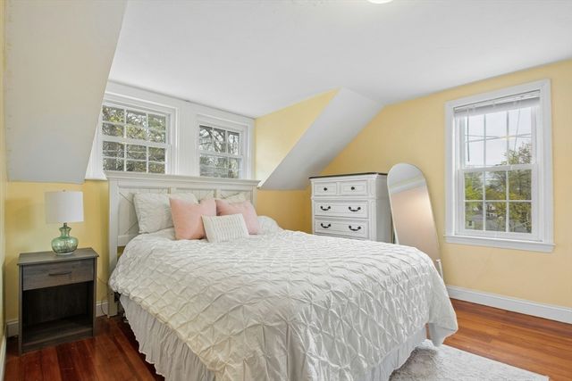 5 Elm St, Northbridge, MA 01588