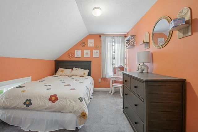 5 Elm St, Northbridge, MA 01588