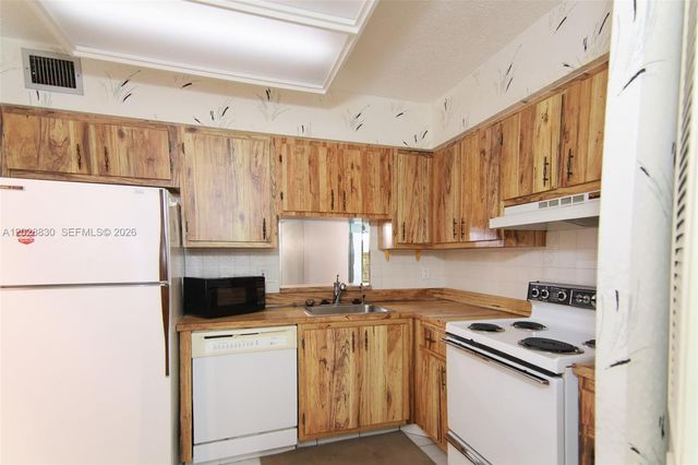 7220 Lake Cir Drive 101, Margate, FL 33063