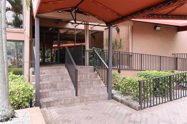 7220 Lake Cir Drive 101, Margate, FL 33063