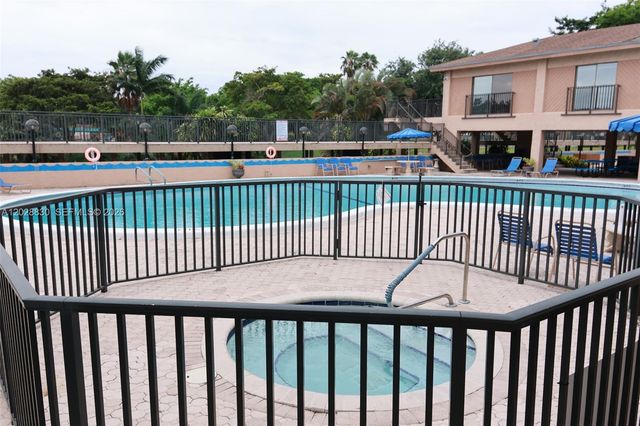 7220 Lake Cir Drive 101, Margate, FL 33063