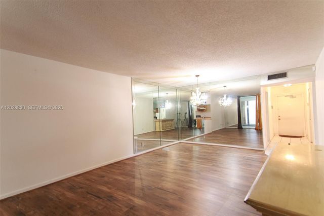 7220 Lake Cir Drive 101, Margate, FL 33063