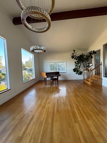 4535 Redding, Oakland, CA 94619