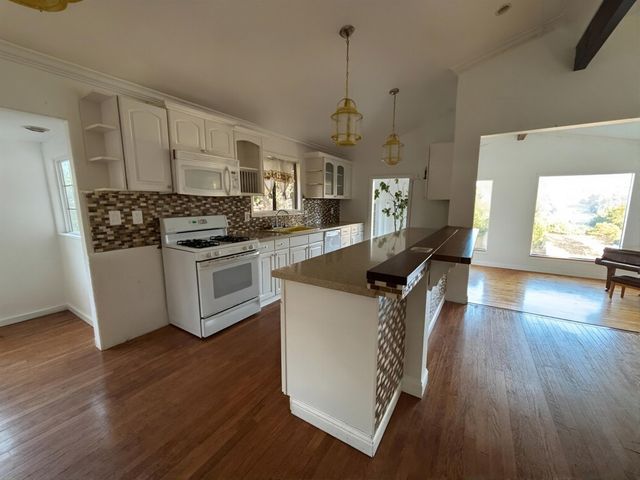 4535 Redding, Oakland, CA 94619