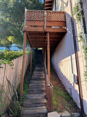 4535 Redding, Oakland, CA 94619