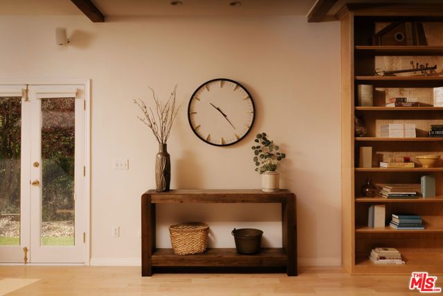 2090 E Lakeshore Drive, Agoura Hills, CA 91301
