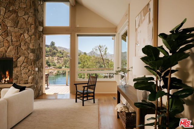 2090 E Lakeshore Drive, Agoura Hills, CA 91301