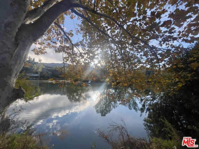 2090 E Lakeshore Drive, Agoura Hills, CA 91301