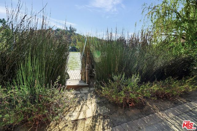 2090 E Lakeshore Drive, Agoura Hills, CA 91301