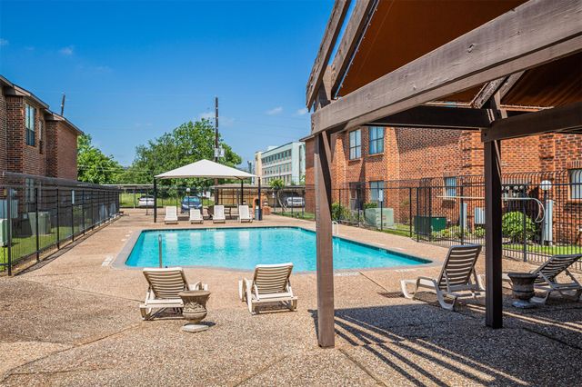 3100 Walnut Bend Lane 422, Houston, TX 77042
