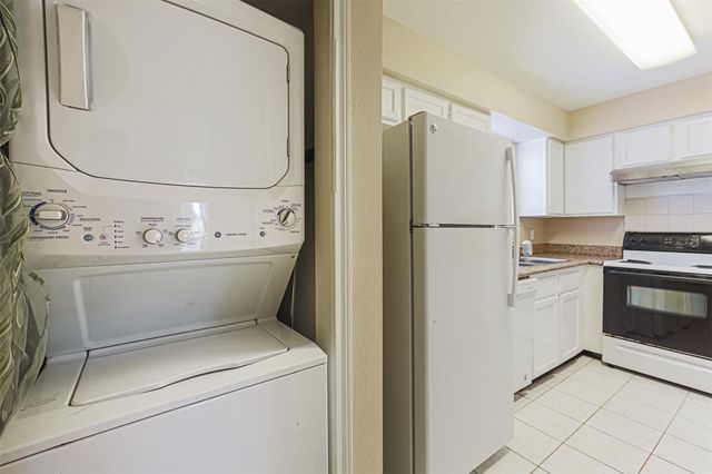 3100 Walnut Bend Lane 422, Houston, TX 77042