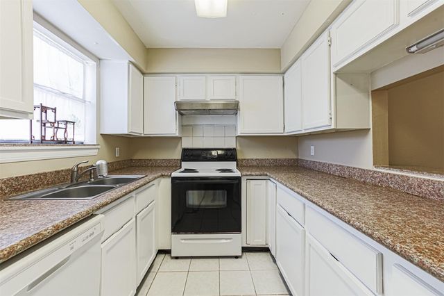 3100 Walnut Bend Lane 422, Houston, TX 77042