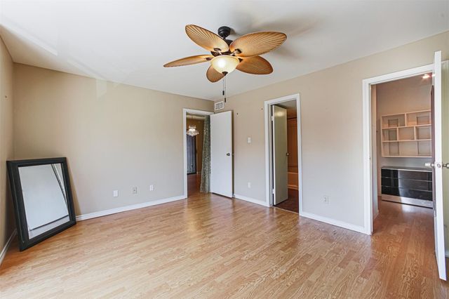 3100 Walnut Bend Lane 422, Houston, TX 77042