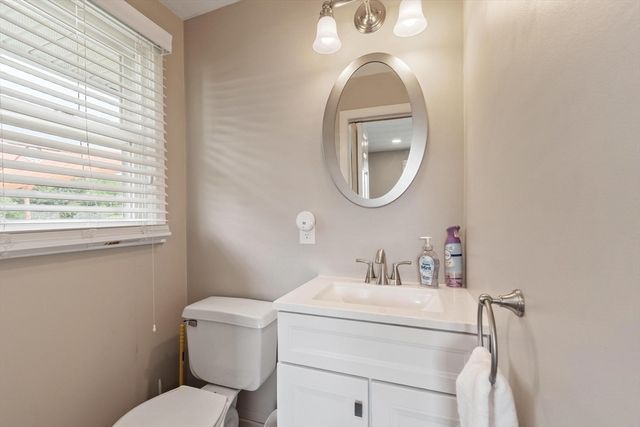 9 Ansie Road, Chelmsford, MA 01824