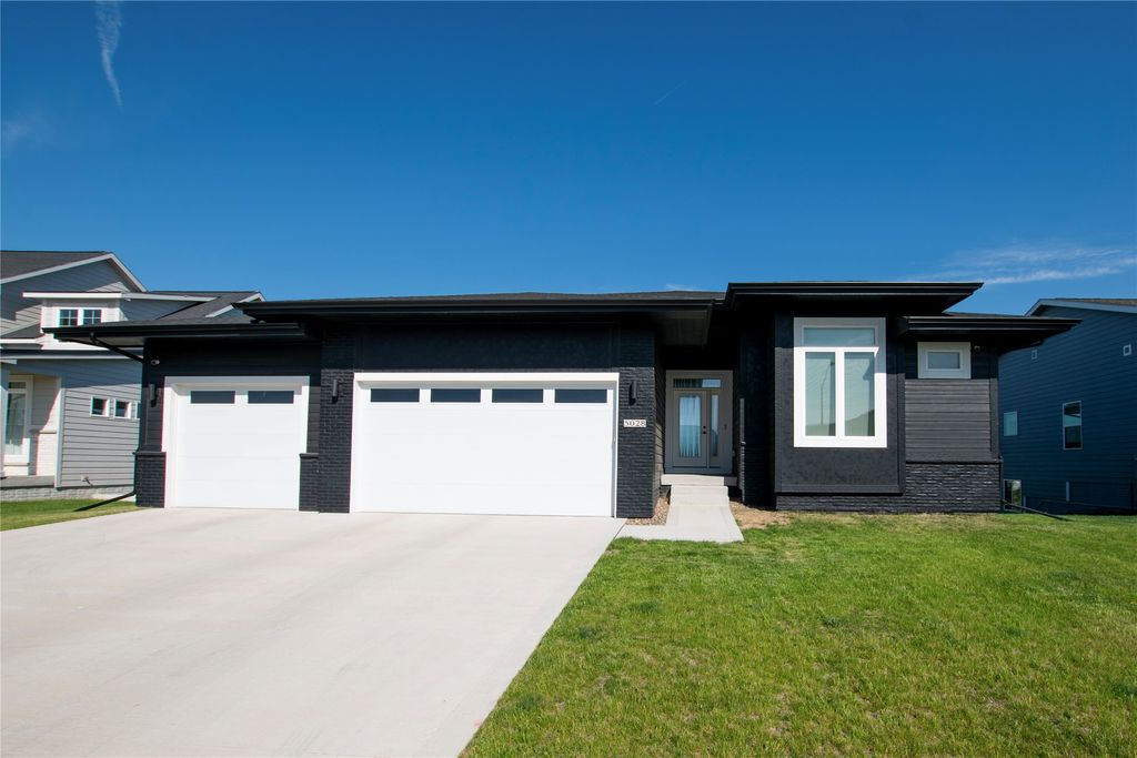 5028 149th Court, Urbandale, IA 50323