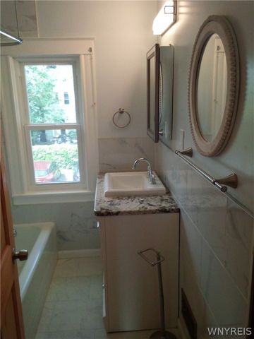 548 10th Street, Niagara Falls, NY 14301