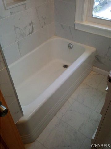 548 10th Street, Niagara Falls, NY 14301