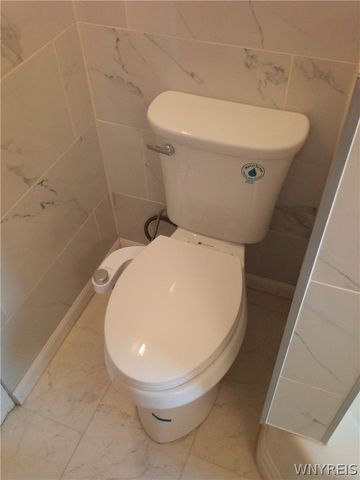 548 10th Street, Niagara Falls, NY 14301