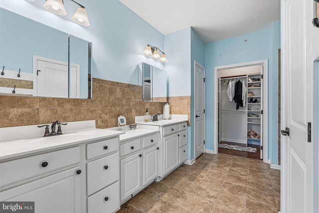 1125 ARBOUR LN, Quakertown, PA 18951