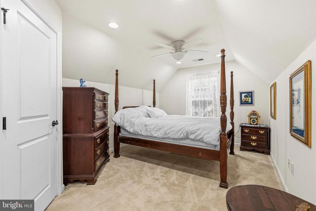 1125 ARBOUR LN, Quakertown, PA 18951