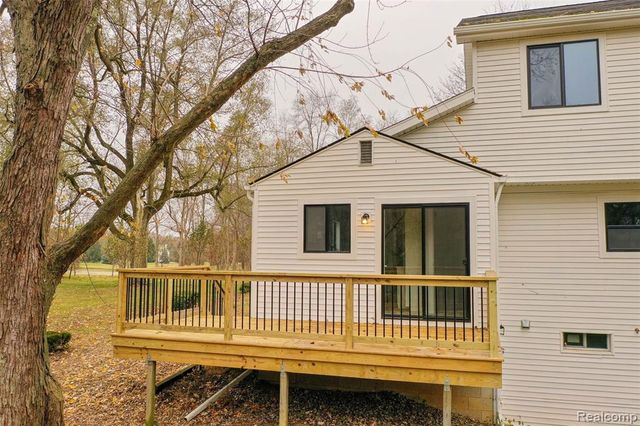 9398 Ortonville Road, Clarkston, MI 48348