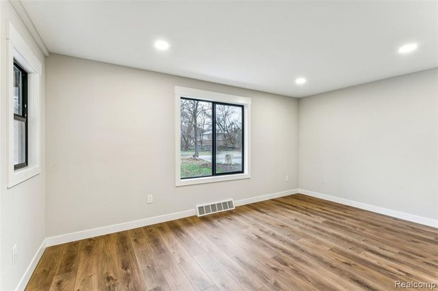 9398 Ortonville Road, Clarkston, MI 48348