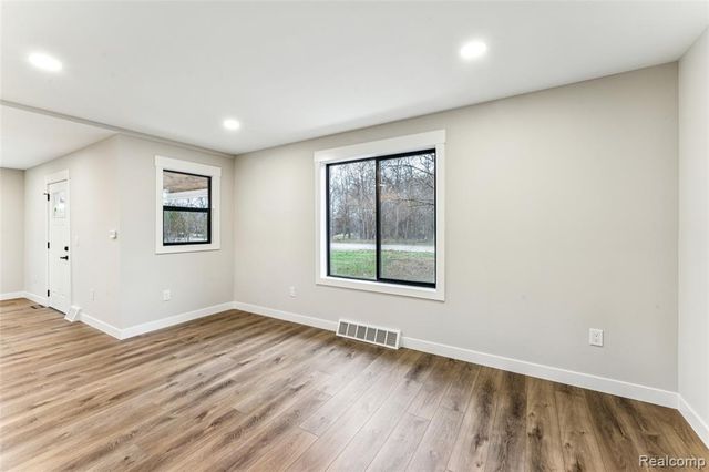 9398 Ortonville Road, Clarkston, MI 48348