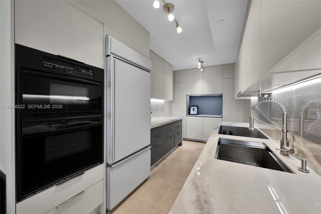 1800 S Ocean Drive 2007, Hallandale Beach, FL 33009