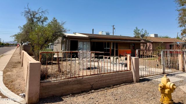 3301 W HOLLY Street, Phoenix, AZ 85009