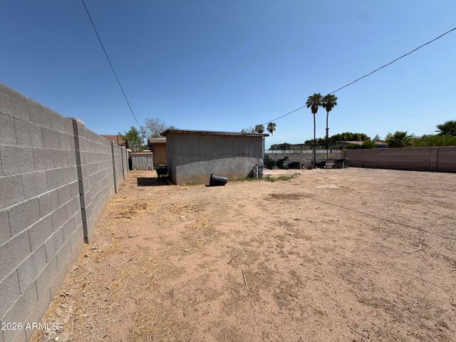 3301 W HOLLY Street, Phoenix, AZ 85009