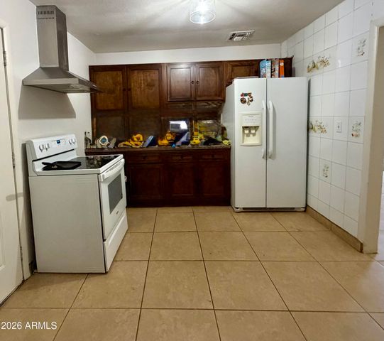 3301 W HOLLY Street, Phoenix, AZ 85009