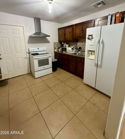 3301 W HOLLY Street, Phoenix, AZ 85009