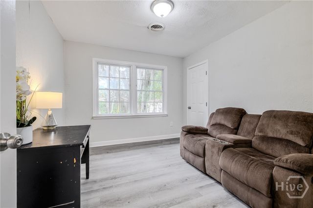 2004 N Fernwood Drive, Savannah, GA 31404